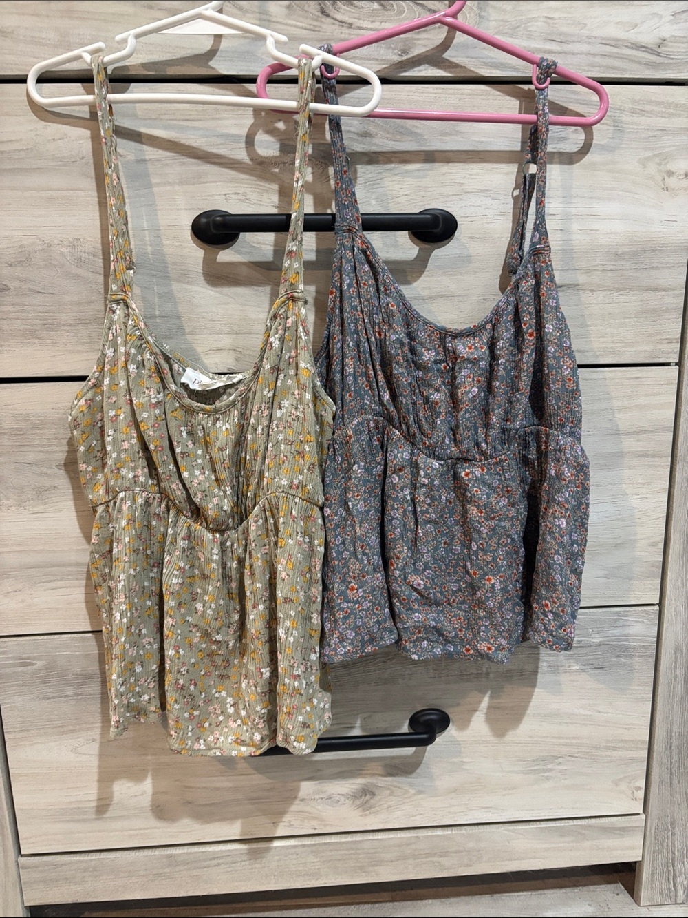 Women’s Floral Spaghetti Strap Peplum Tank Top - Olive & Slate